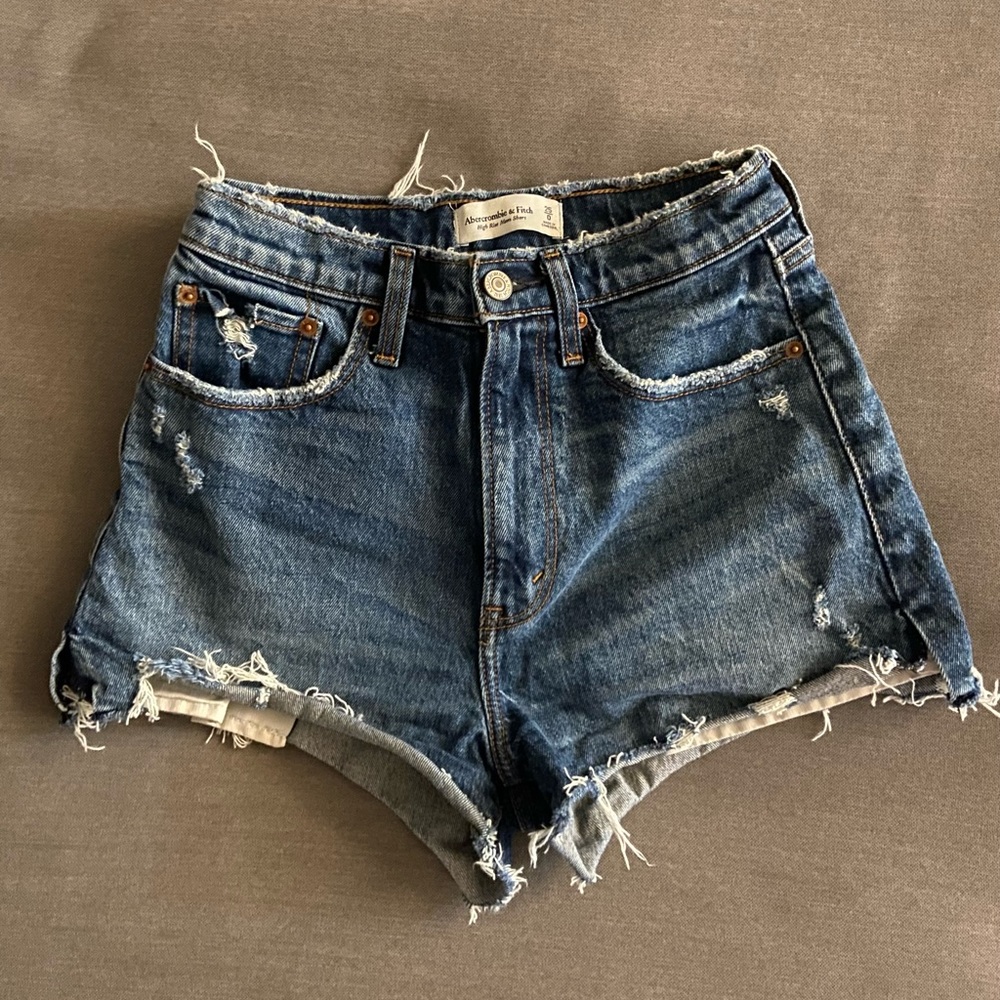 Abercrombie Curve Love High Rise Mom Short 2” Inseam - Curve Love 25
